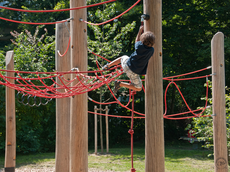 Climbing Forest - Type 01, rope colour = red